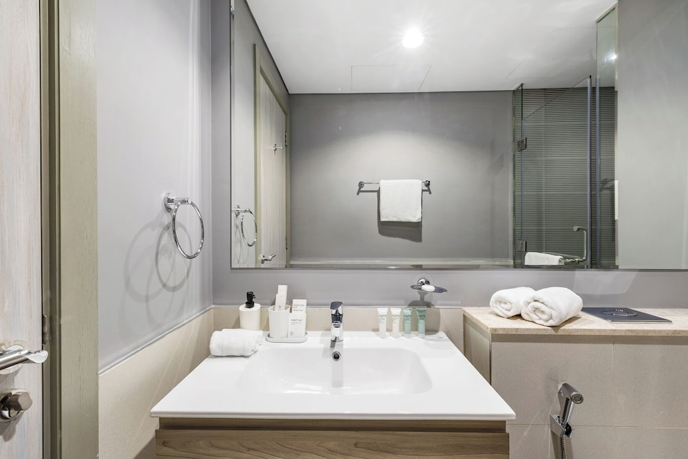 Canal View 1BR Near Business Bay Metro