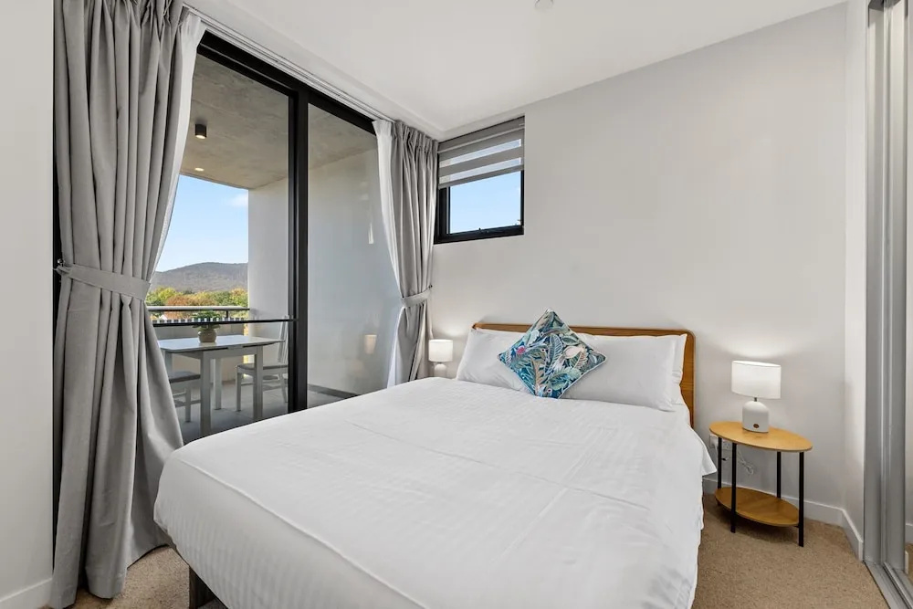 Stylish 2-bed Stay Near Canberra Centre