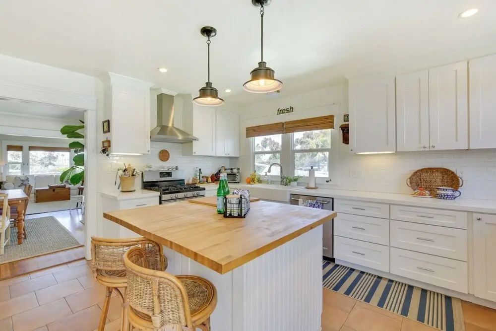 Beautiful South Oceanside Bungalow: 1 Mi to Beach!
