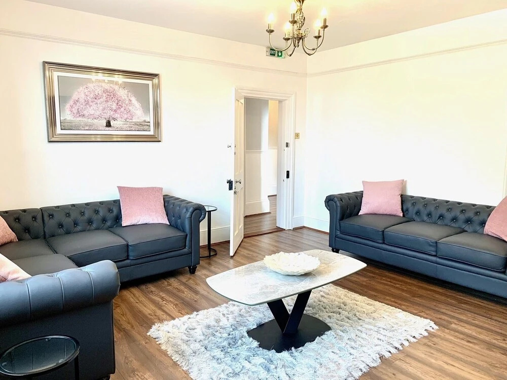 The Estate - 11 Bed - Sleeps 22 - Private Garden