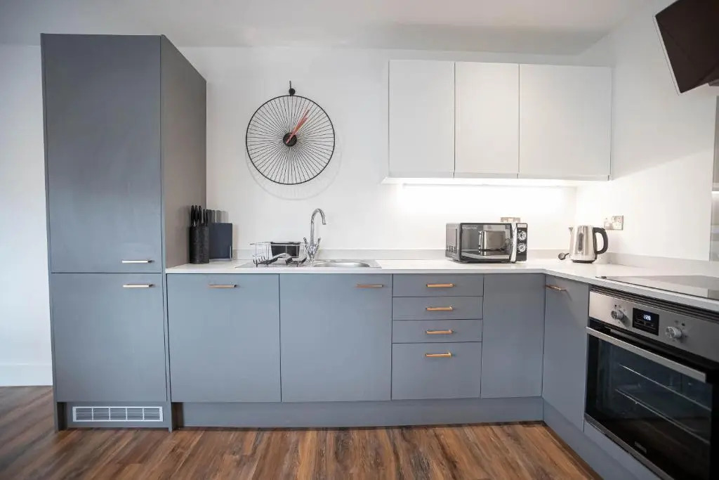 Luxe 3BR Great Central Apartment City View Near Sheffield