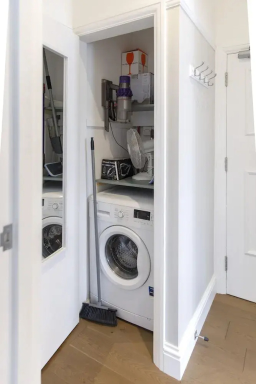 The Grove Apartment With Free on Street Parking