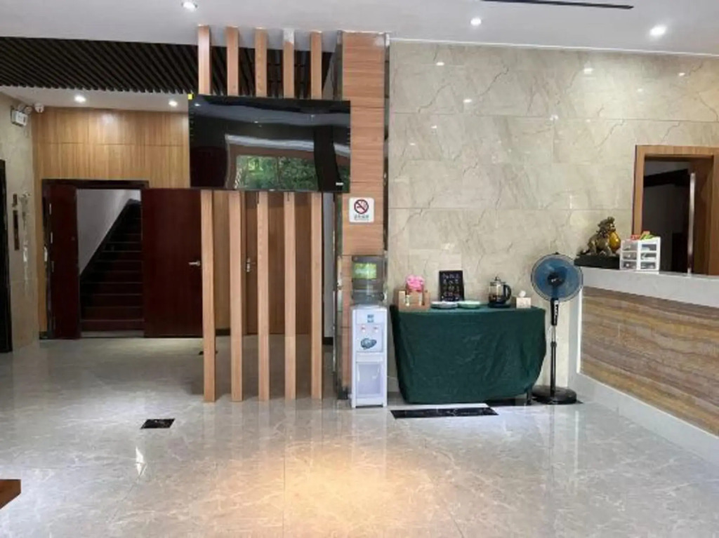 Wangxian Hotel (No. 2 Middle School South Campus Wangxianling Square)