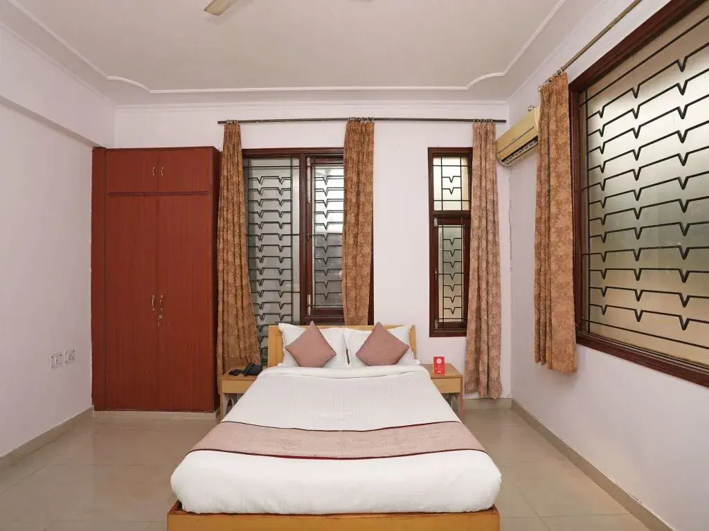 OYO 277 Mascot Residency Sector-51