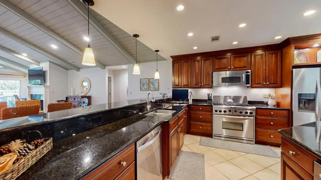 15 Promontory Ct