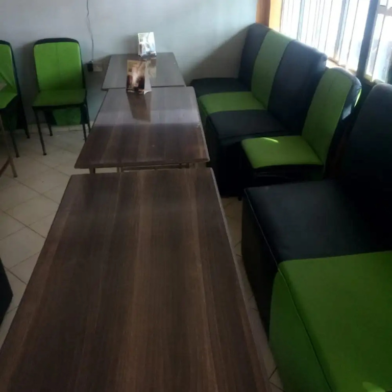 Tausi Bar & Lodging