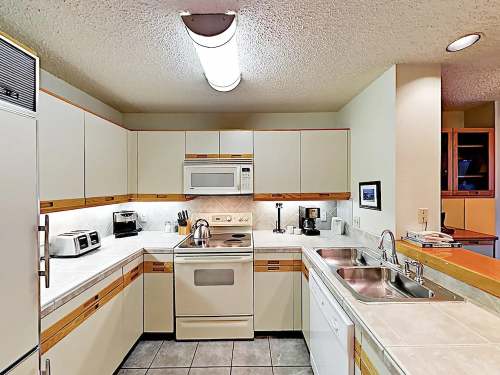 Steamboat Gem: All-suite 2br, 300 Yards To Gondola 2 Bedroom Condo