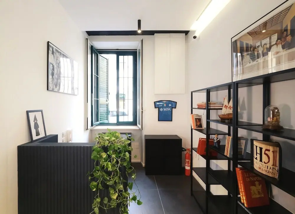LH 51 Neapolitan Rooms