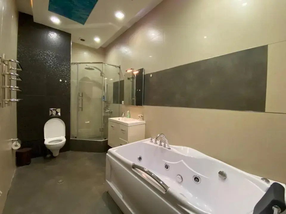 Northern Avenue 2 Bedroom Modern apartment With Open Balcony HH582