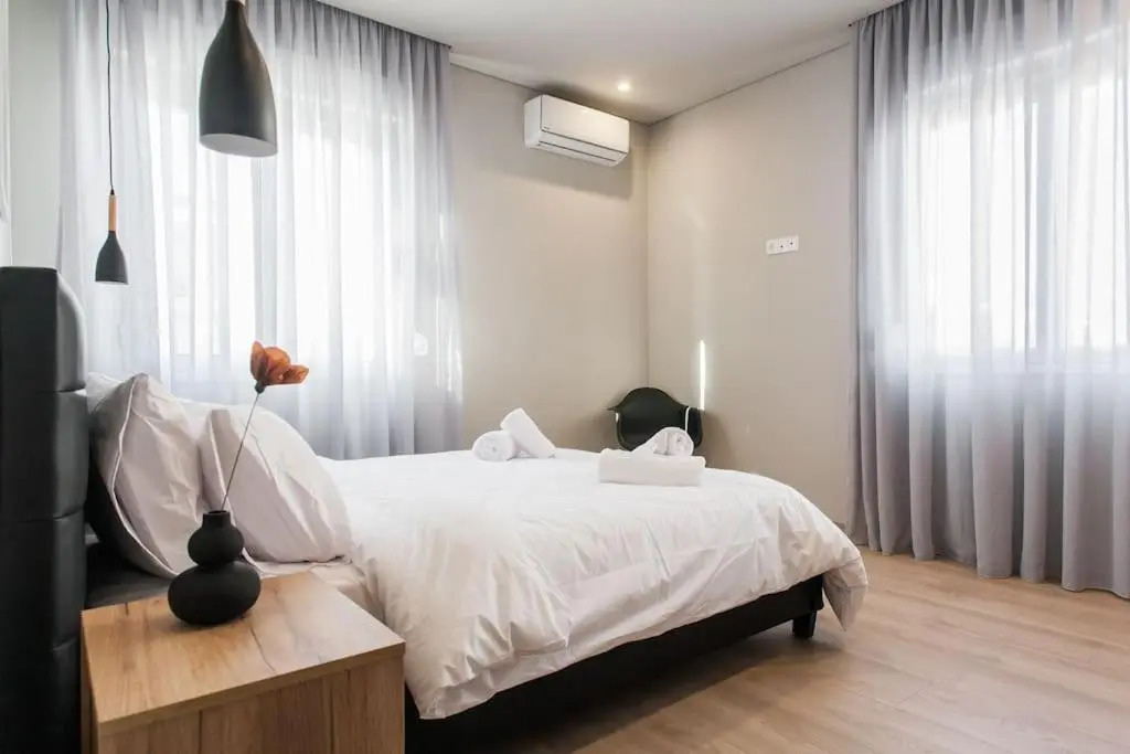 Piraeus Deluxe 2BDR Apt - near metro and port