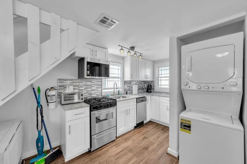 Charming 2-br Home, 4 Blocks To The Boardwalk 2 Bedroom Home