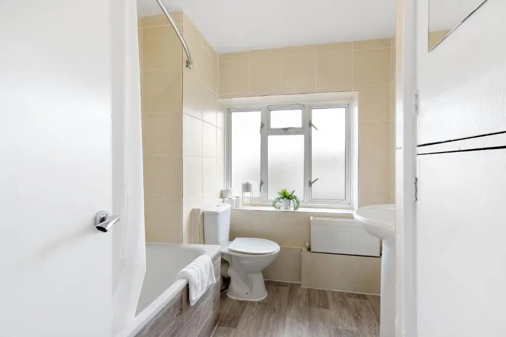 Brambles House West Drayton 3 Bedroom