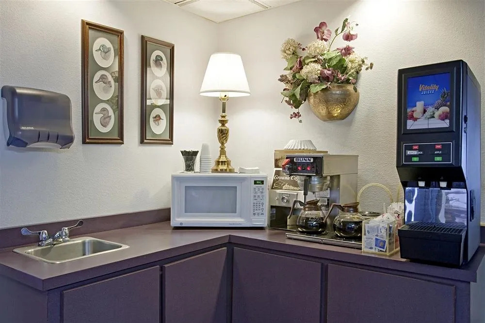 Americas Best Value Inn New London