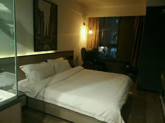 And hotel (Zhengzhou Zhongyuan Fota Century Happy Garden)