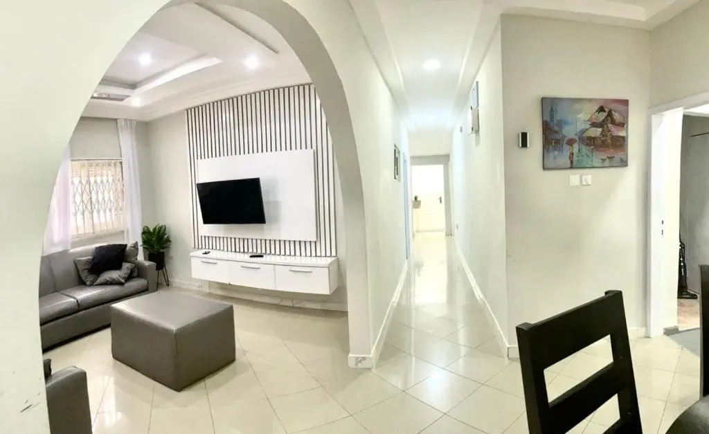 Private 3 Bedroom Home in Gated Community B's Guest House