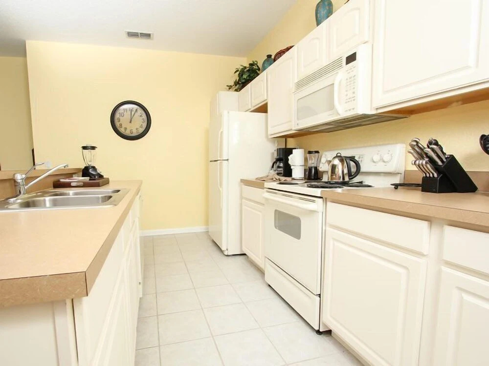 Lovely 4 Bedroom 4 Bath Pool Home in Kissimmee Resort