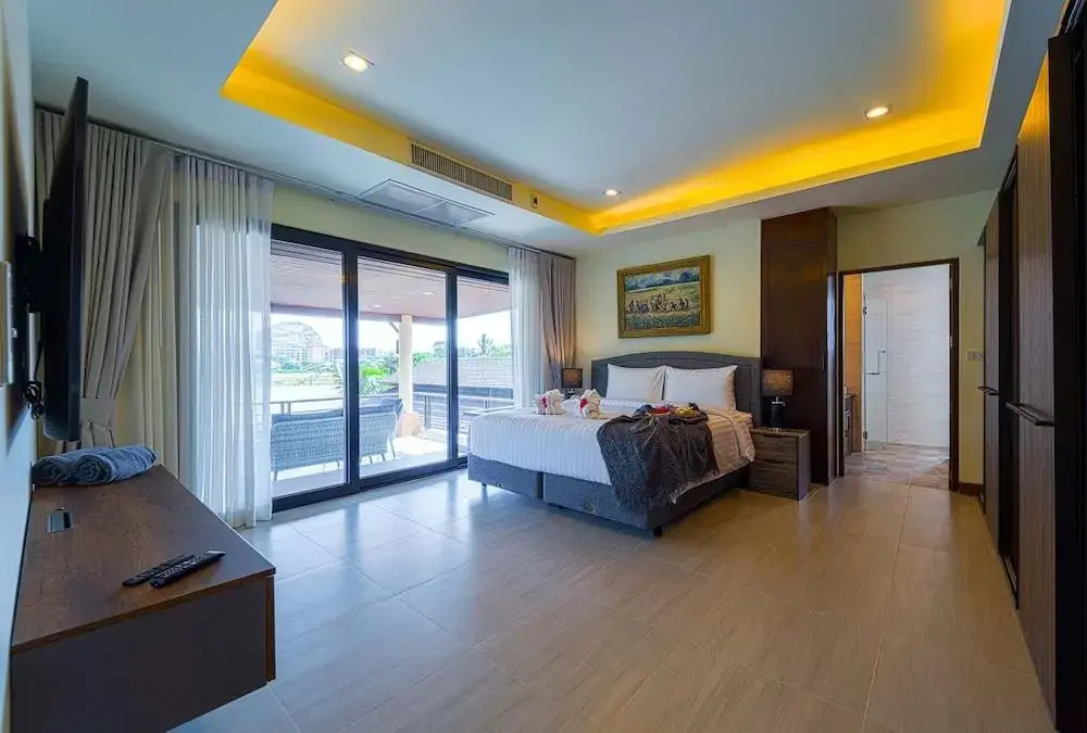 Luxury 5 Bedroom Villa Close to Beach SRS