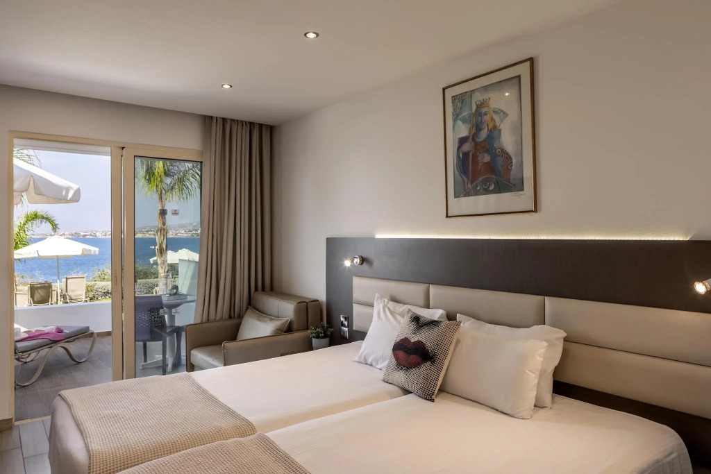 Queens Bay Hotel