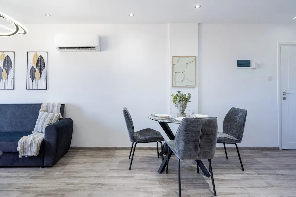 Olympus Stylish 2-BR Apt in Larnaca