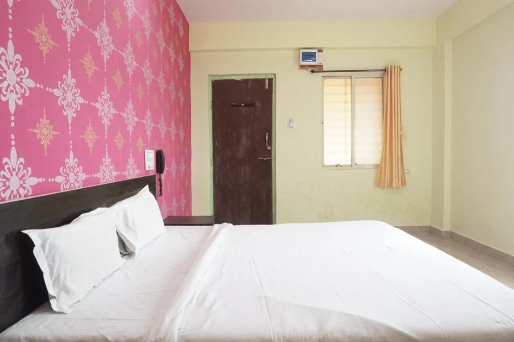 OYO 86266 Hotel Golden Lodge