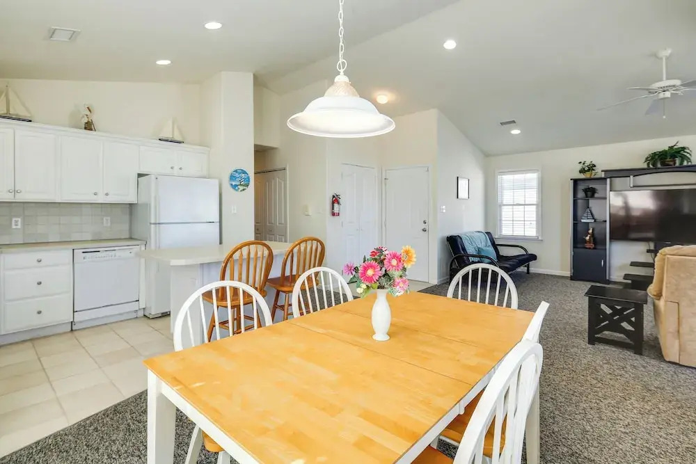 Half-mi to Wildwood Boardwalk: Family-friendly Apt