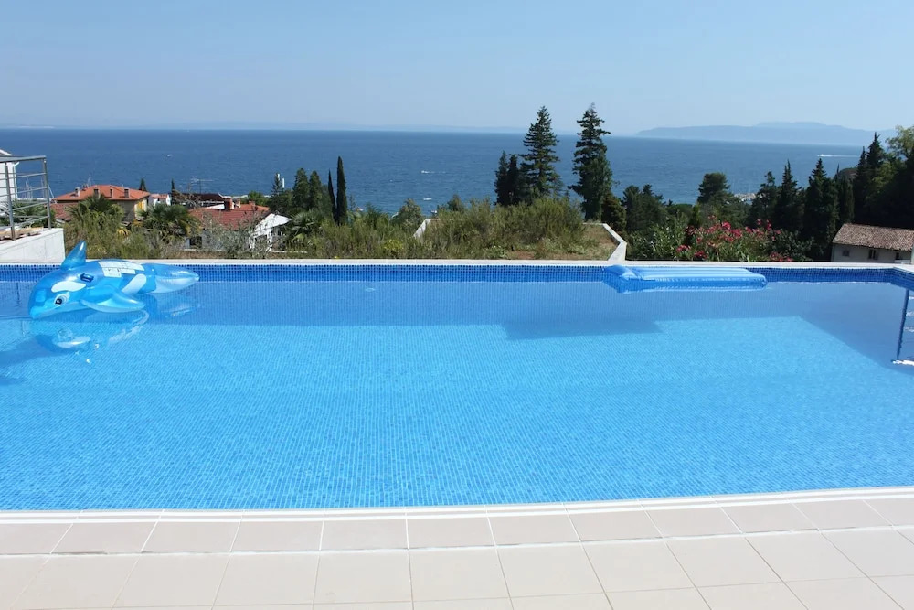 Luxury Apartment in Opatija for 8 People With Pool and Silk Bedding