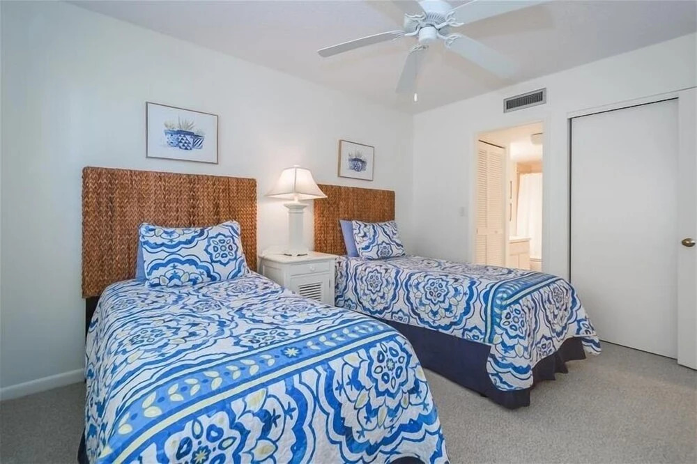 Sea Oats 321 2 Bedroom Condo by RedAwning