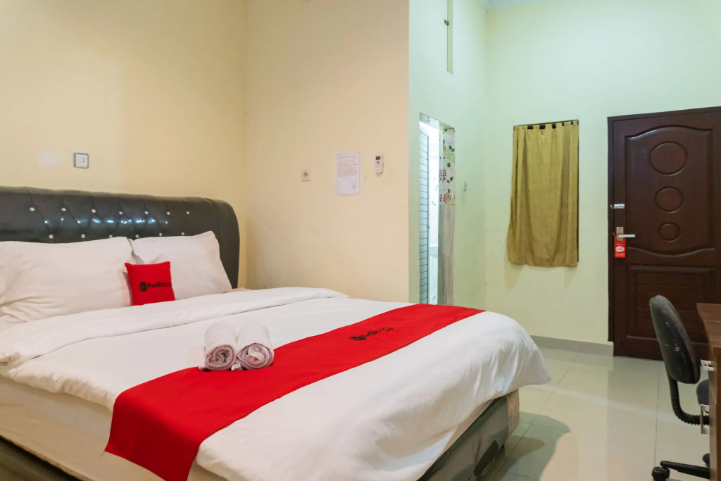 RedDoorz near Titi Bobrok Medan 2