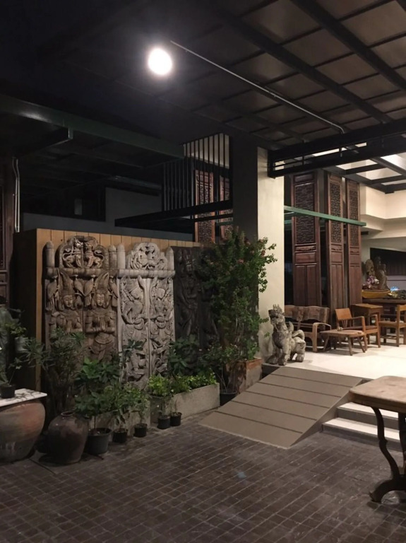 Baan Tanwa - MRT Ratchadapisek Exit 1 or 2