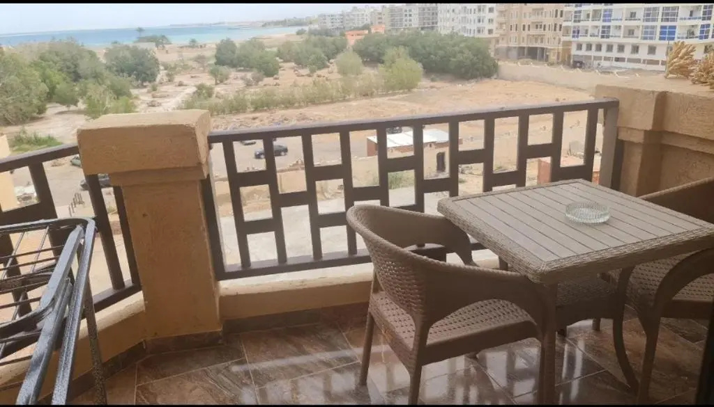 Beautiful 2 bedroom apartment overlooking the sea and swimming pools for recreation and spending time with the beauty of nature