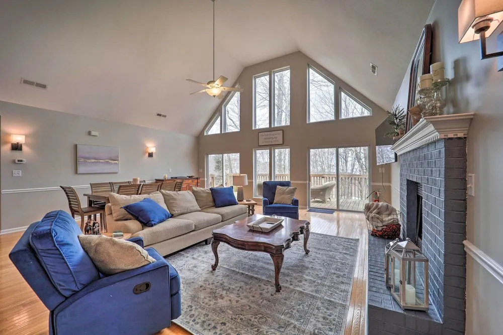 Hot Tub & Deck: Beech Mountain Family Cabin