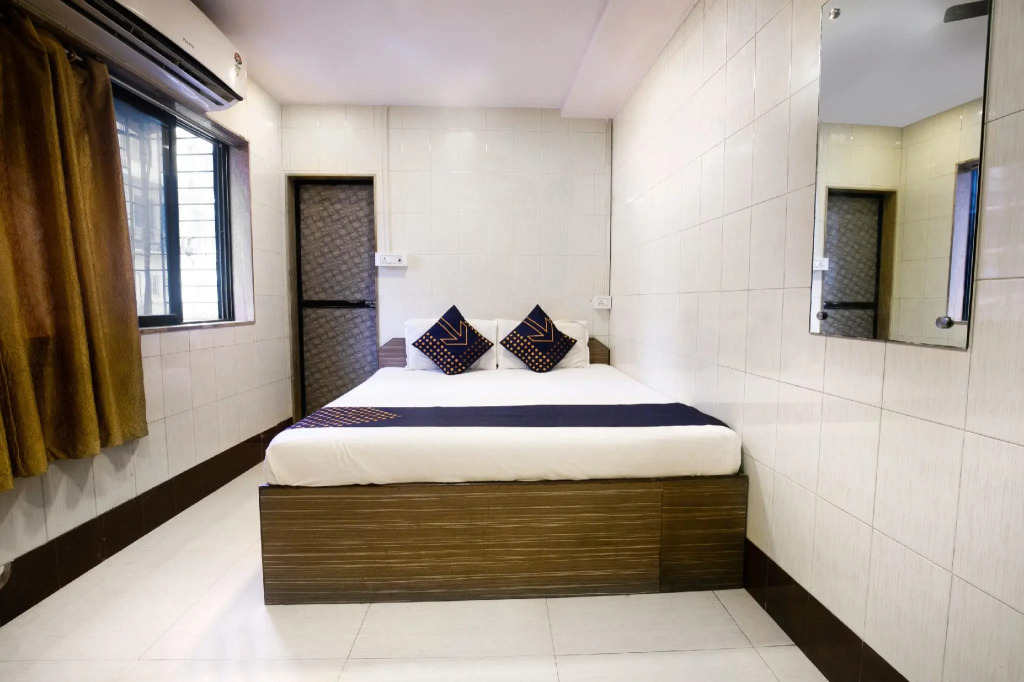 SPOT ON 76201 Hotel Saim Palace