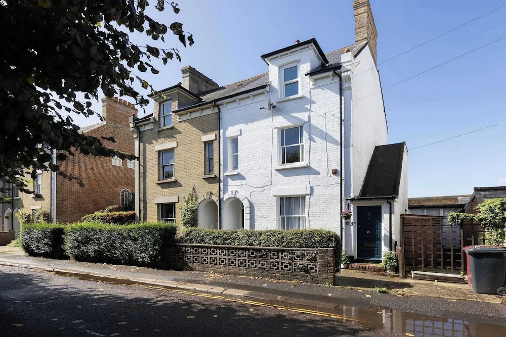 Characterful City Maisonette for 4