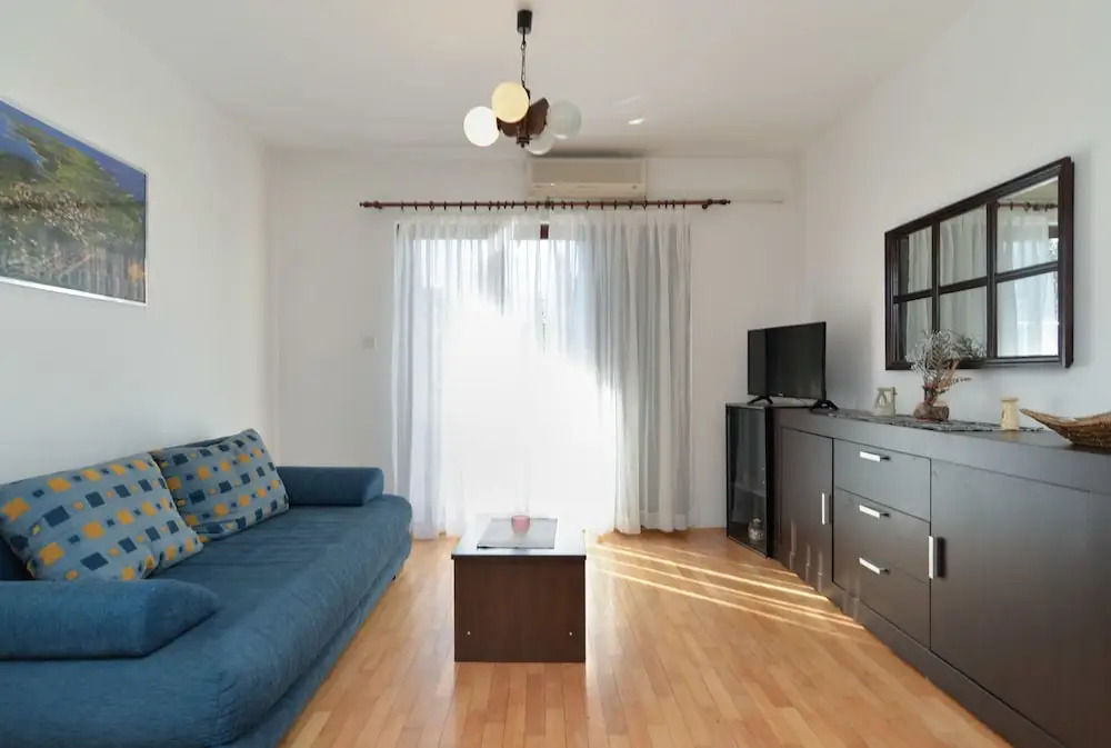 Apartment 1096
