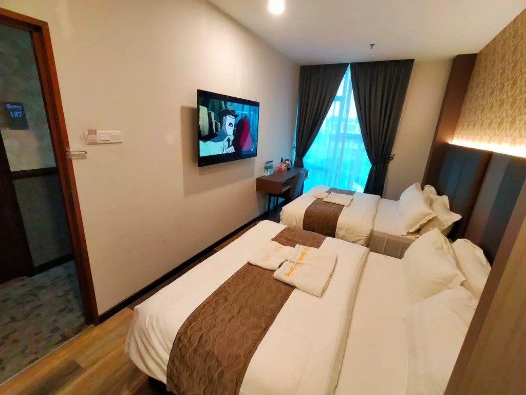 Spring Season Hotel