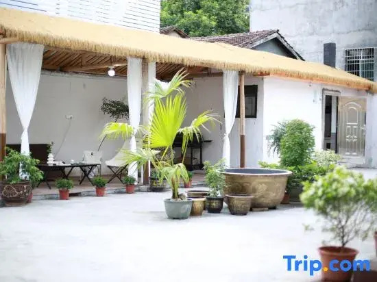 Jiuqinju Rest Xiangyang Audiovisual Homestay (Huaihua High speed Railway  Station Branch)