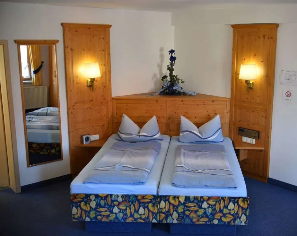 Gasthof zum goldenen Schiff - Historisches Hotel mit Frühstück & Self-Check-in