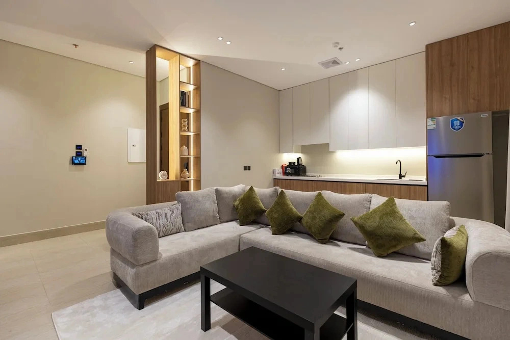 Spacious & Charming Stay Smart TV