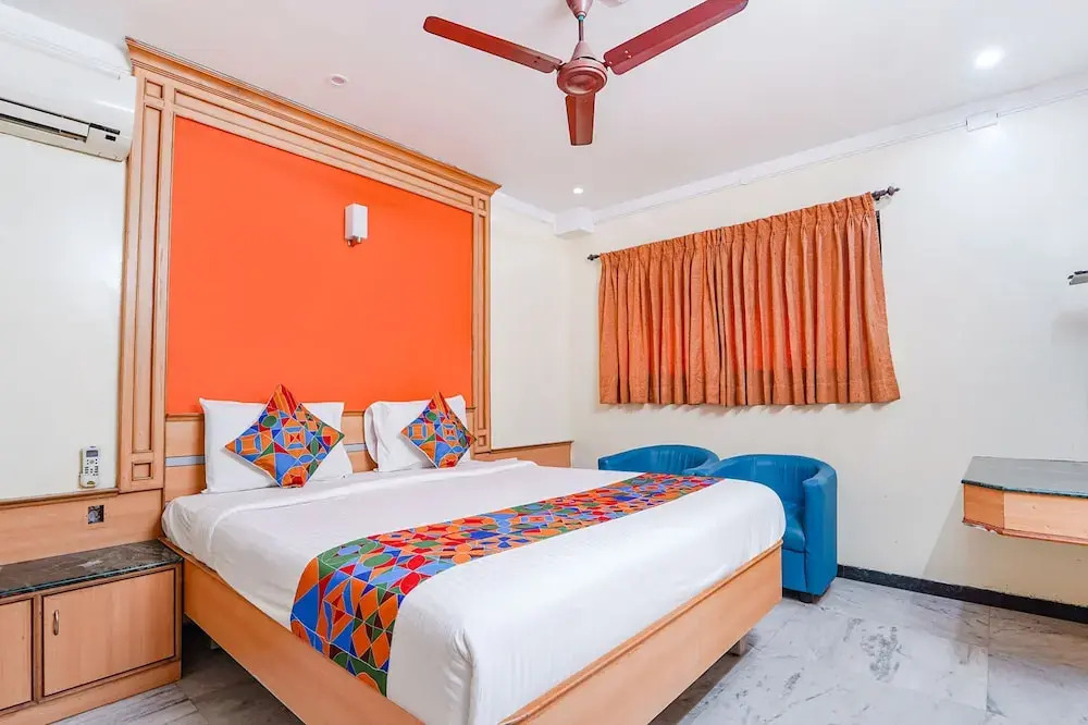 FabHotel ESS Paradise