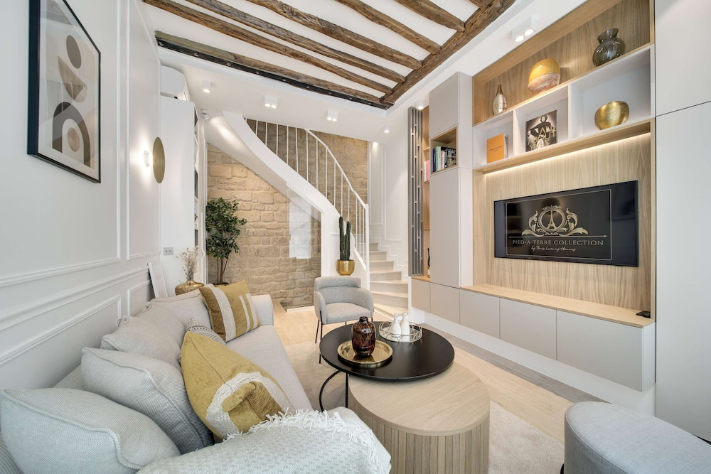 Historical House in the Heart of Paris - 5