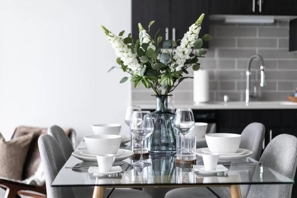 McCormick Place modern 2br-2ba Loft with optional parking for 6 guests