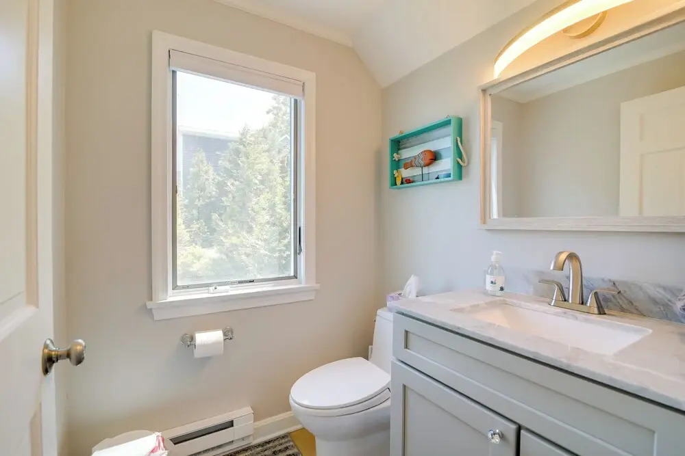 Bayfront Home w/ Deck - 4 Mi to Downtown Plymouth!