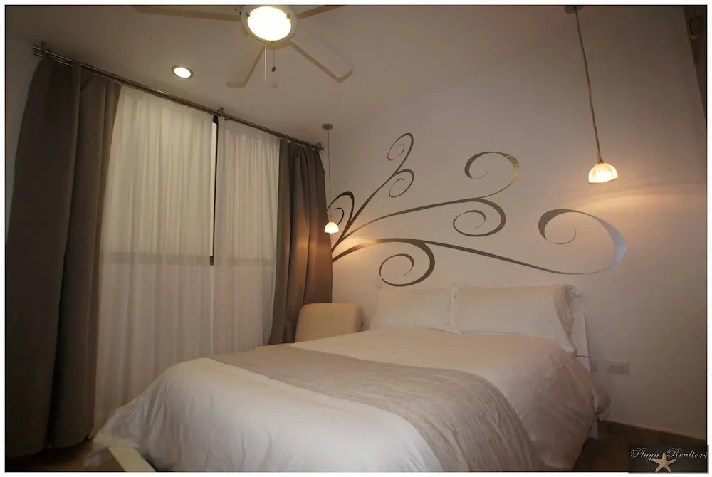 Dc 1103 Trendy Condo In Mamitas Beach, 1/2 Block 5th Avenue - 2 Bedroom Apts