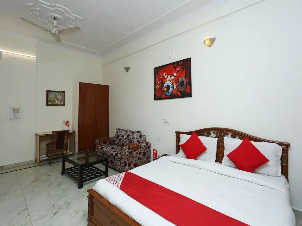 OYO 14674 Hotel Raj Mahal Inn
