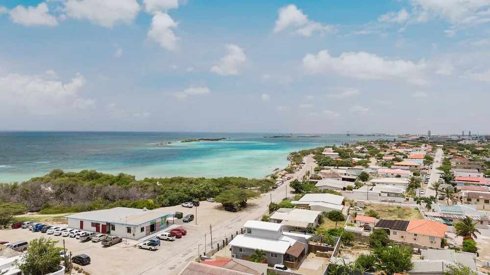 Mangel Halto Aruba one Minute Walk to Beach Apt1