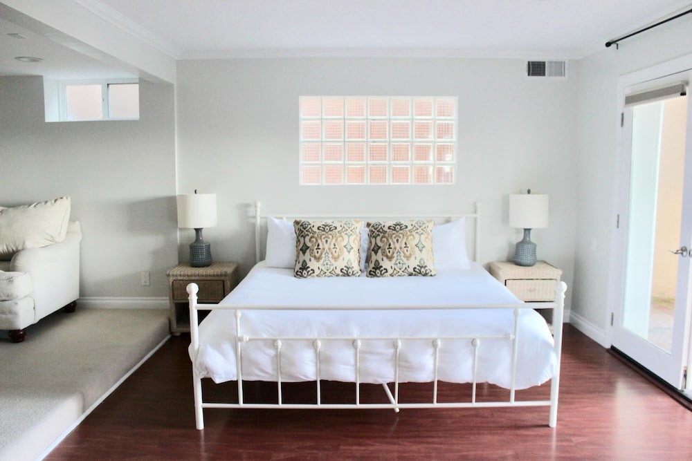 PCH 7 in Malibu with 3 bedrooms and 2 bathrooms