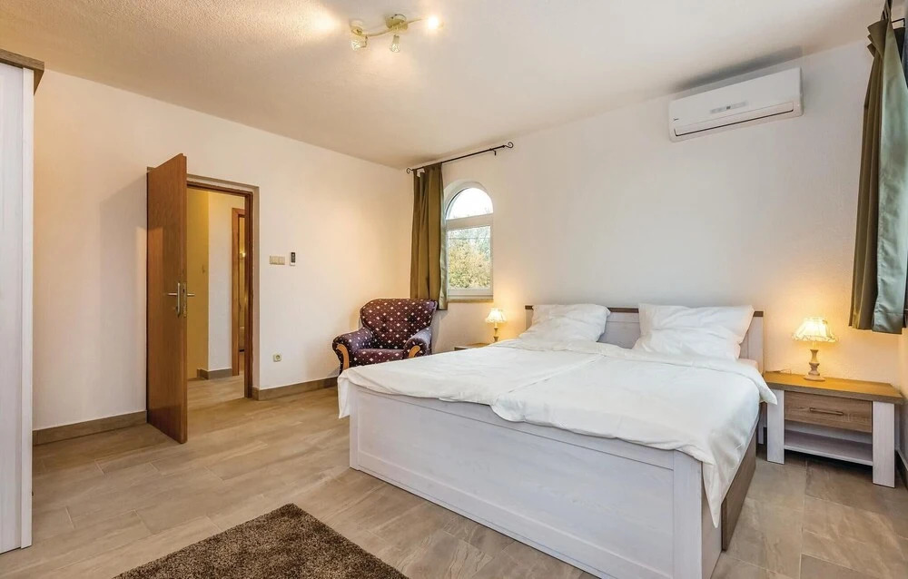 Beautiful Home in Barusici With Wifi and 3 Bedrooms