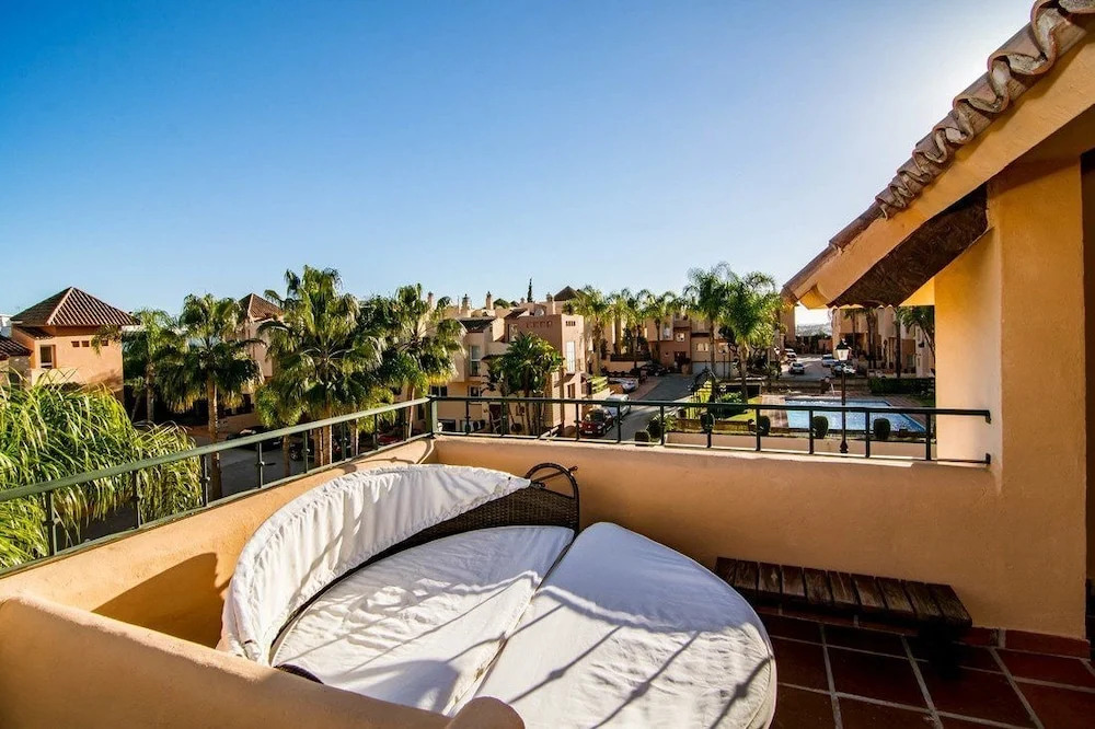 Apartment Condes de Iza-CDI - Roomservice