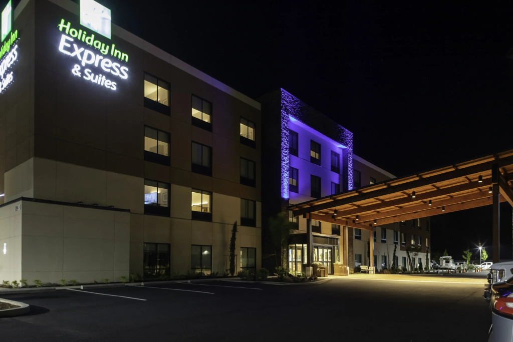 Holiday Inn Express & Suites - The Dalles by IHG