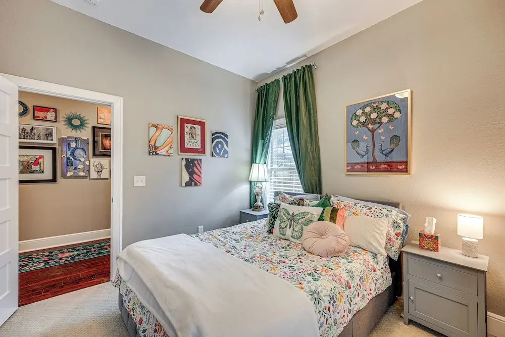 Artsy Bungalow w/ Yard in Dtwn San Antonio